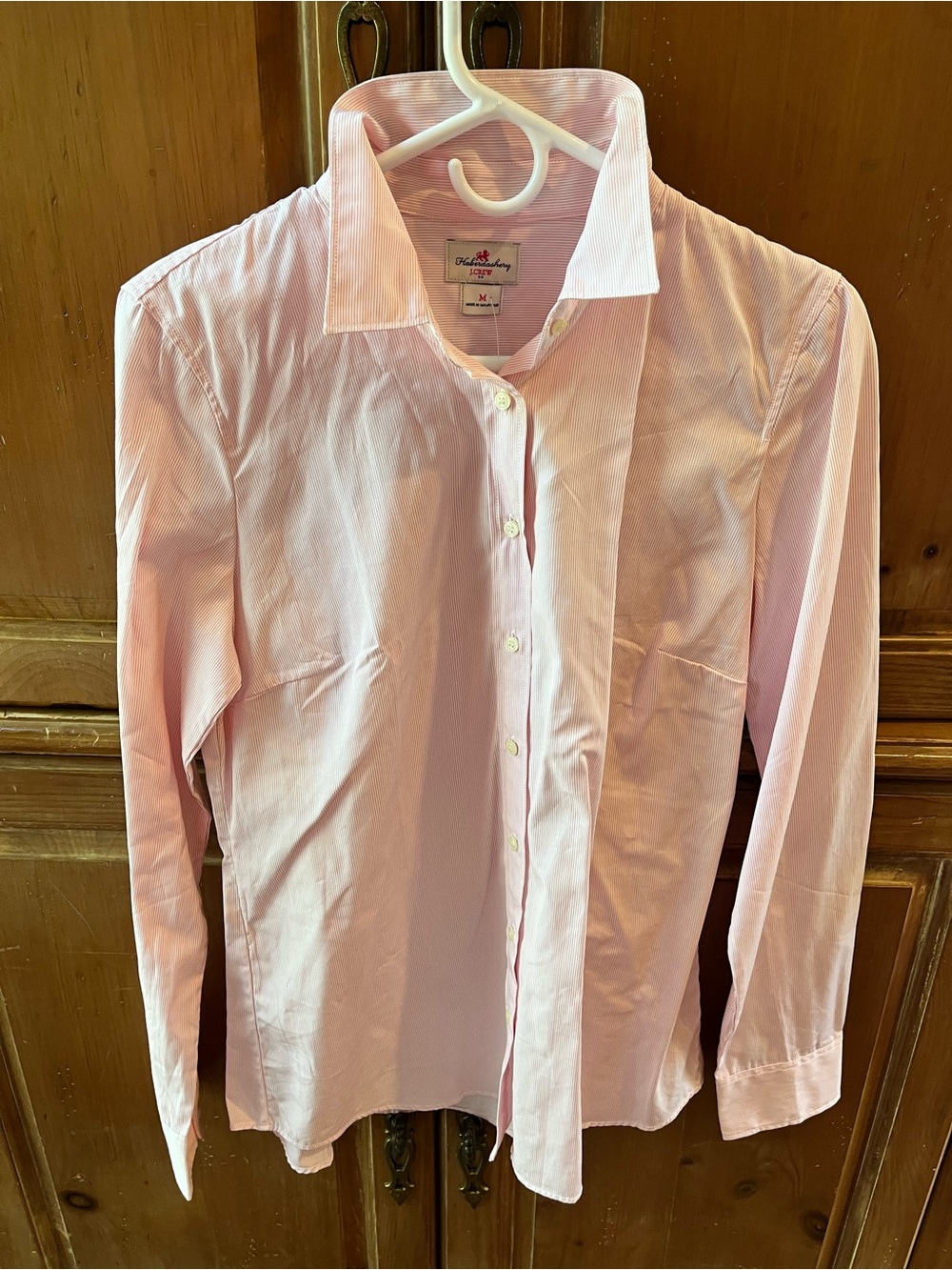 J CREW. NEW WITH TAGS. PINK & WHITE PINSTRIPE BUTTON DOWN SHIRT/BLOUSE. MEDIUM